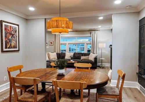 Cleveland House | Large 4 Bedroom Recently Renovated With Hot Tub