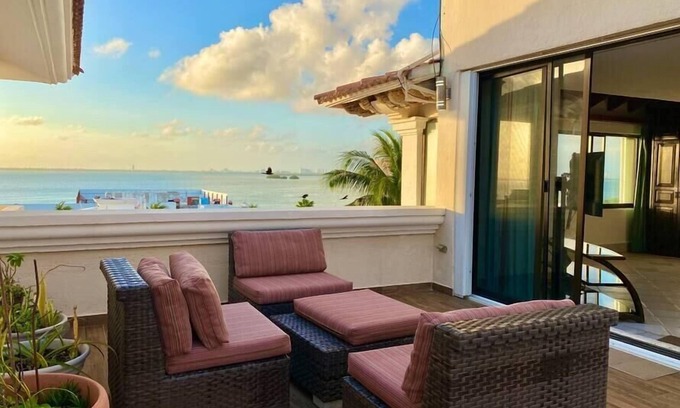 Zona Hotelera House | Large 4 bedroom Villa in Hotel Zone!