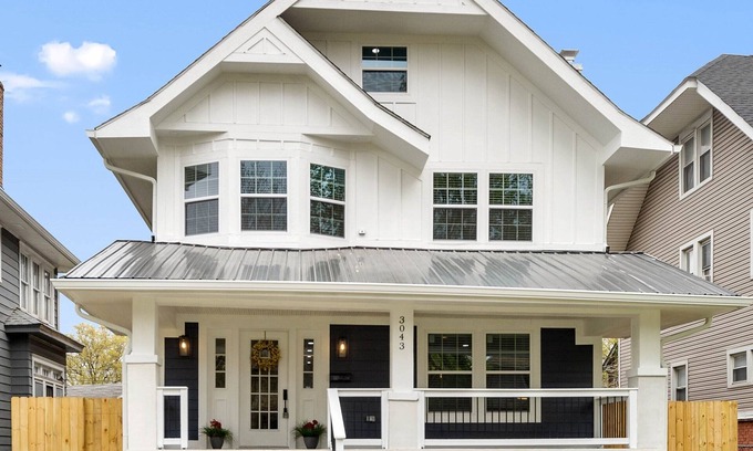 Near Northside House | Large 4BR/4Bth Private House Centrally Located in Downtown Indianapolis