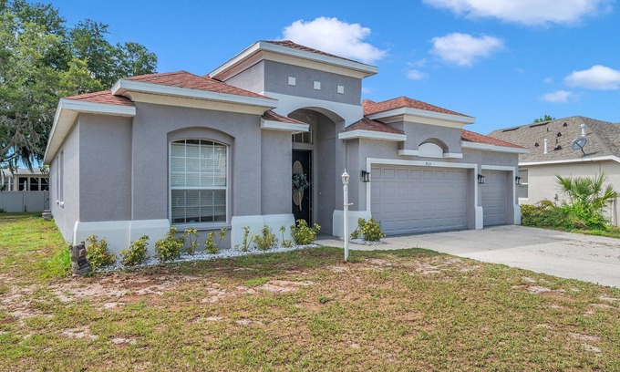 Parrish House | Large 5 bedroom 3 full bath house close to beaches, shopping and parks.