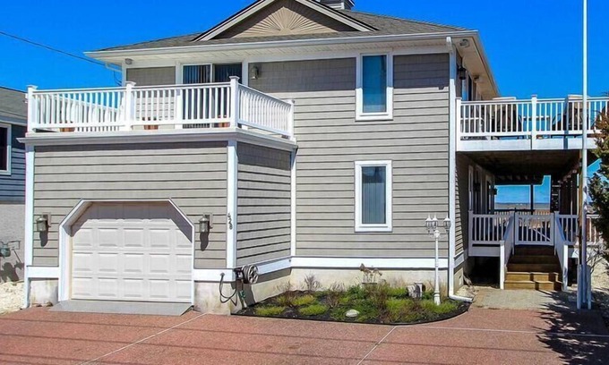 Cape May Court House House | Large 5 bedroom Bayfront home with 180 degree unobscured views of the back bay