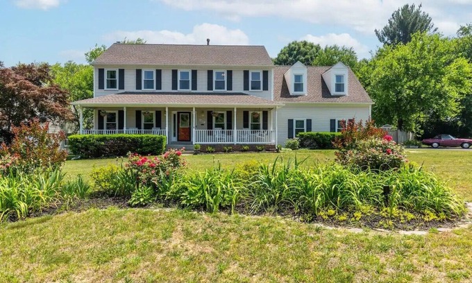 Bowie Cabin | Large 5 BR 9 Beds Near DC/Pool/Hot Tub/Gym/Game Rm/Fire Pit