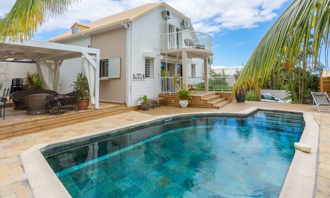 Carosse Villa | Large 5 * Villa with heated pool and swimming pool in winter in St Gilles