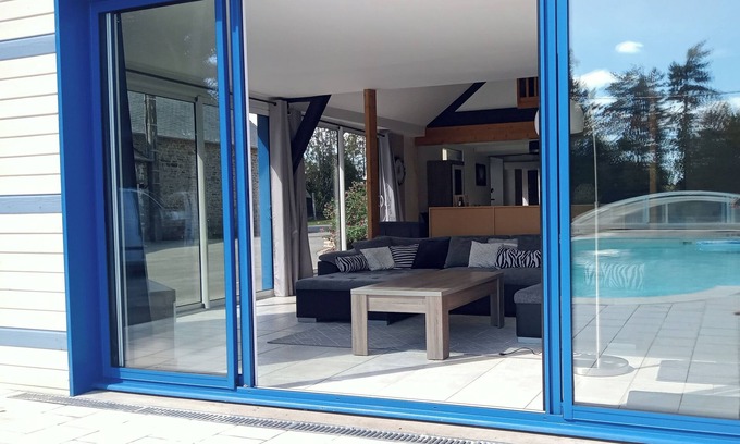 Martigne-Ferchaud House | Large 6-bedroom gîte near Rennes, 2bathrooms, 3wc, heated swimming pool, 10p pond