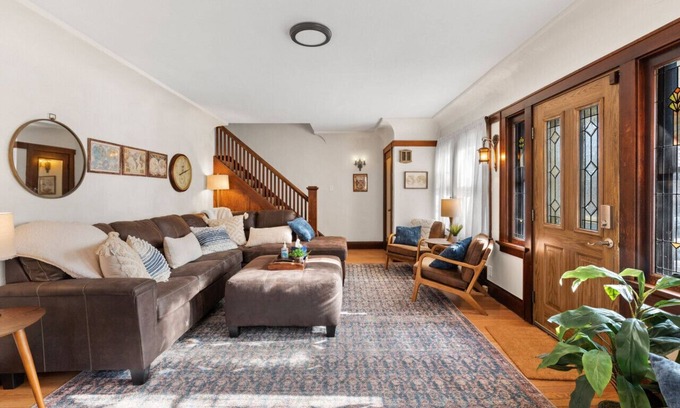 Bay View House | Large 6 BR House | Bay View, MKE