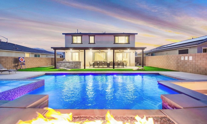 Coachella House | Large 7Bdrm-GameRm-Putting Green-Bocce-Pool/Spa