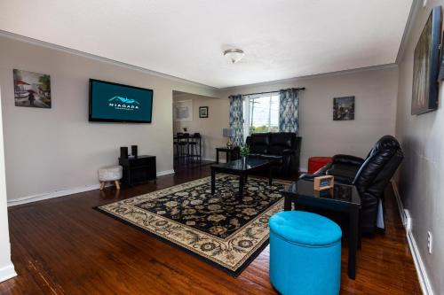 Downtown Niagara Falls House | Large 7BR,4BA, Short walk to Niagara Falls