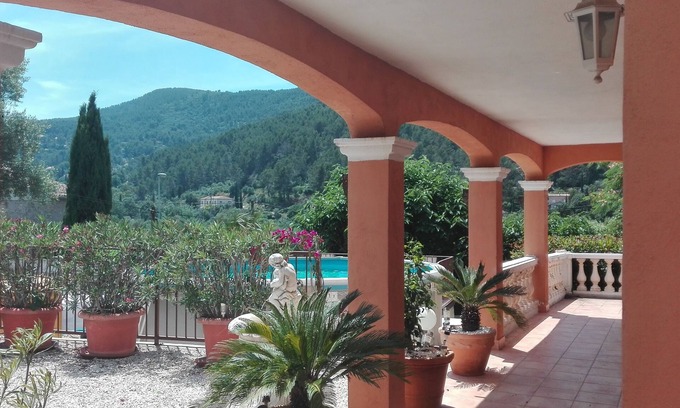 Sollies Pont Villa | Large and lively family villa in the heart of Provence