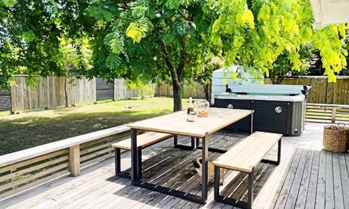 Mangawhai Heads House | Large and private summer pad | Spa | huge backyard | 3 mins to beach