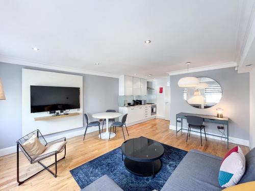 Camden Town with Primrose Hill Apartment | Large and very stylish apartment P1