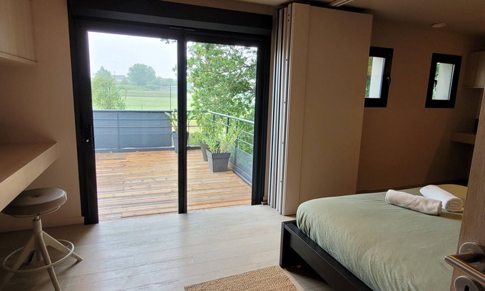 Fargues-Saint-Hilaire Apartment | Large apartment with hammam, sauna, terrace, between Bordeaux and Saint-Emilion