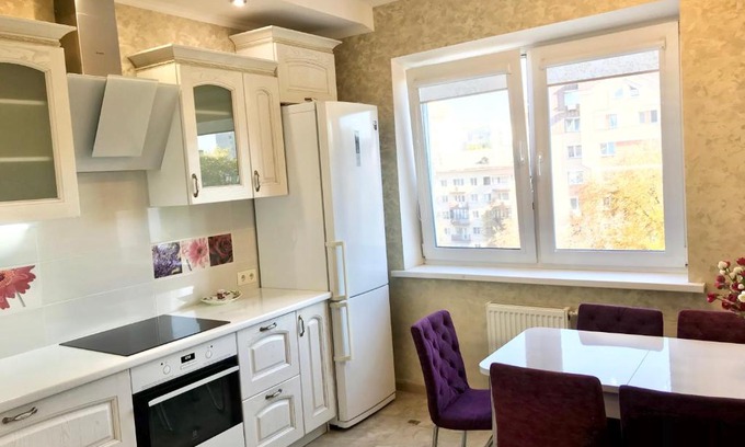 Tsentralny District Apartment | Large Apartment on REPINA-4
