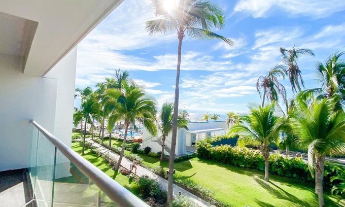 Las Glorias Apartment | Large Beach Front 2bed/2bath Condo: Save $50+/nt!