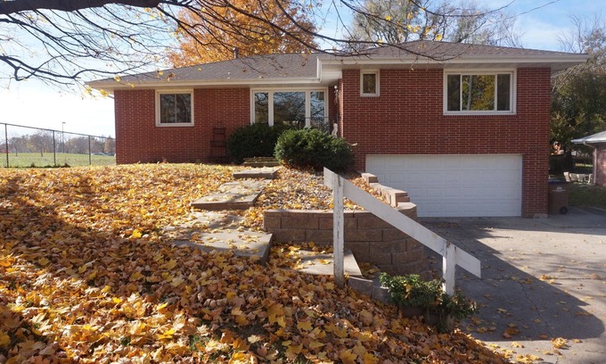 West Des Moines House | Large Brick Ranch Home with a 3 BR Option to Rent on Quiet, Private, Deadend St.