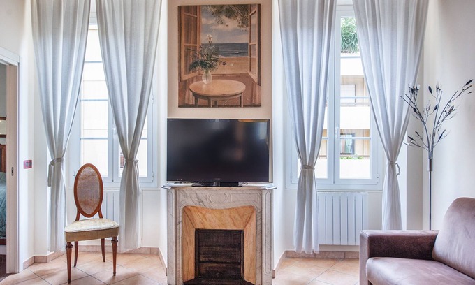 Alpes-Maritimes Apartment | LARGE BRIGHT 2-ROOM APARTMENT 50 M FROM THE BEACH IN THE TOWN CENTER