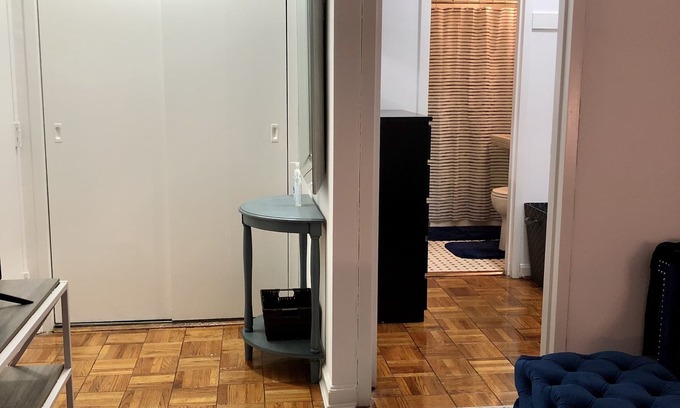 West End Apartment | Large, Bright and Quiet Top Floor Studio Apartment