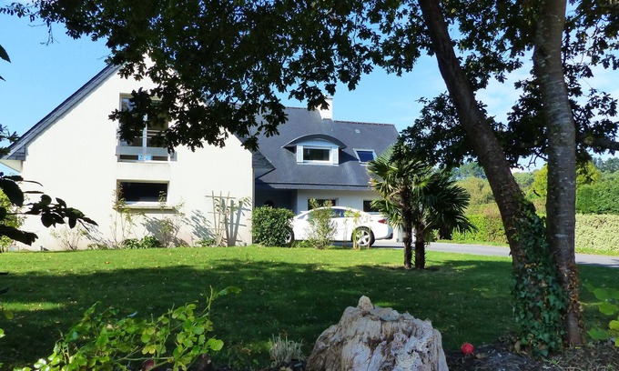La Foret-Fouesnant Villa | Large bright villa 1850 m2 of land, near sea, forest and shops