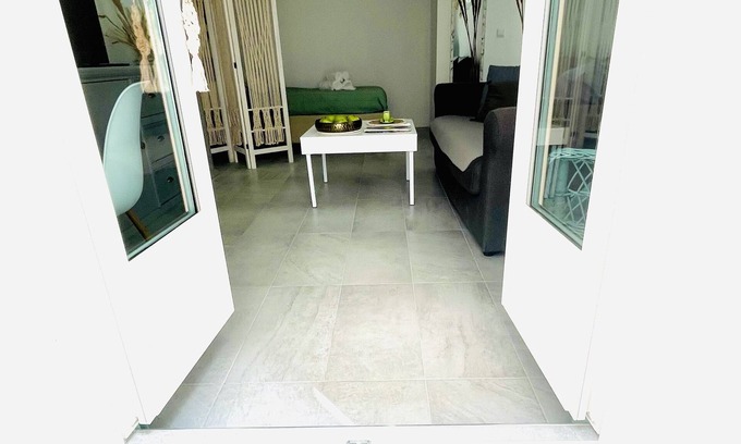 Le Piol Apartment | Large, bright studio with terrace in the heart of Nice