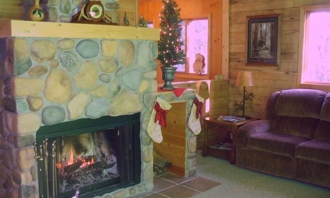Cumberland Cabin | Large Cabin in the North Woods of Wisconsin on Quiet Lake