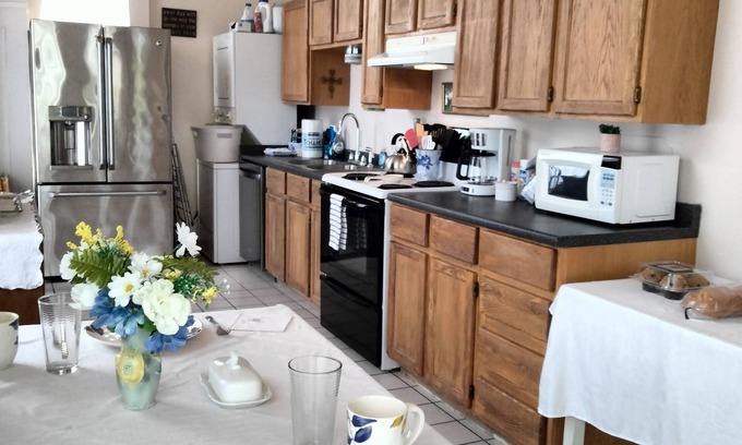 Brenham Apartment | Large, charming 2-bedroom apartment with modern amenities within a historic home