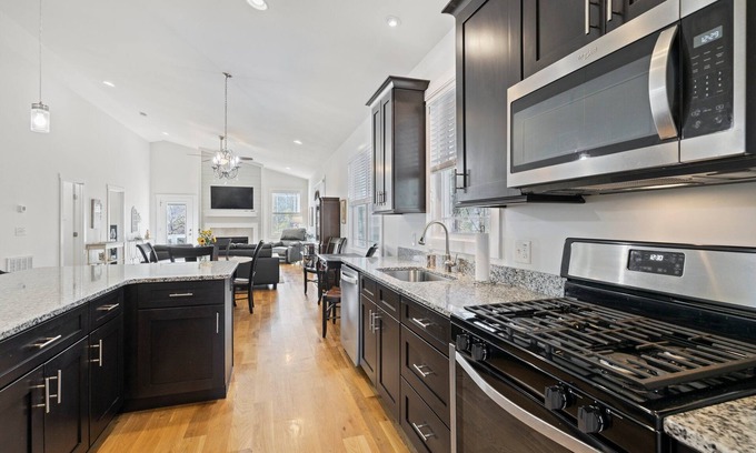 Hendersonville House | Large, Chef's Kitchen! Walk to Downtown, Breweries & the new Ecusta Trail