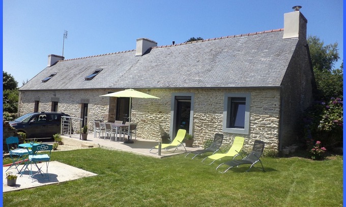 Ploneour-Lanvern Cottage | Large close to the sea character cottage