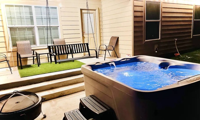 San Antonio House | Large Cold/Hot tub House by SeaWorld & Lackland