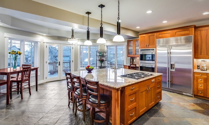 Whittier House | Large Comfortable home with Flatiron views