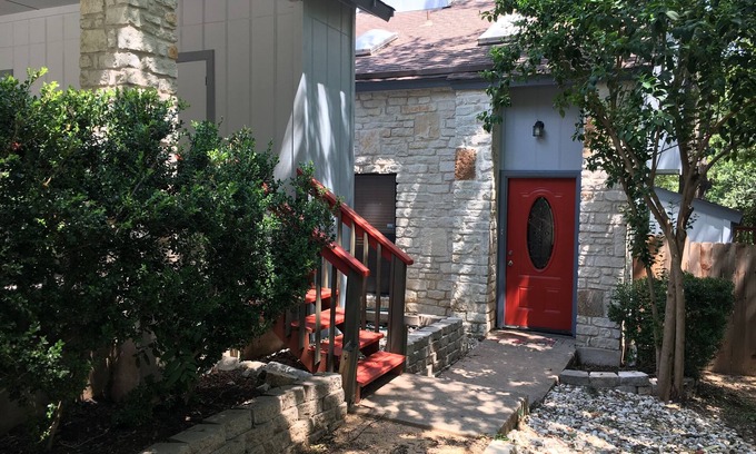 Elmhurst Heights Condo | Large Condo near downtown