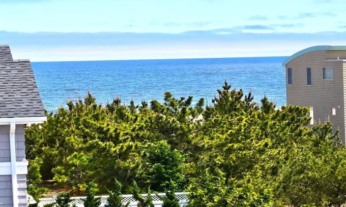 Loveladies House | Large Contemporary Ocean Block Home