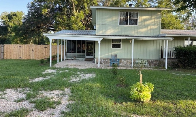 Wewahitchka House | Large Cottage Garden House