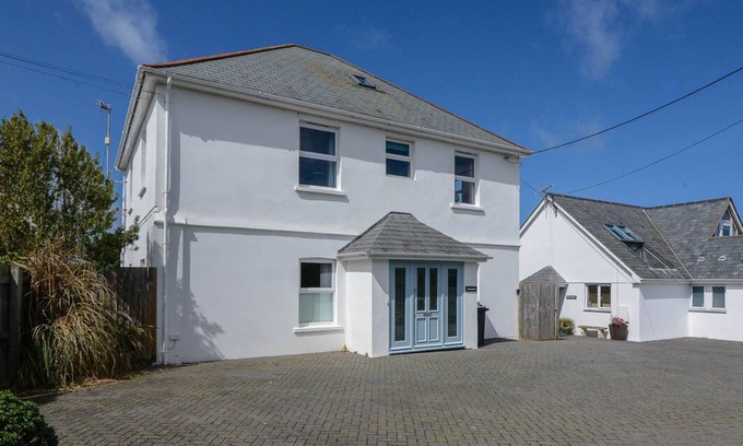 Trevone House | Large detached, modern family house near the beach at Trevone