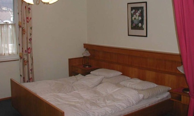 Mondsee House | large double room without balcony Nr. 10 - Hotel Garni Stabauer