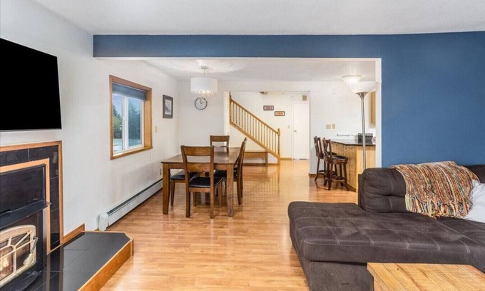 Seward House | Large Downtown Home in the Heart of Seward, Sleeps 12
