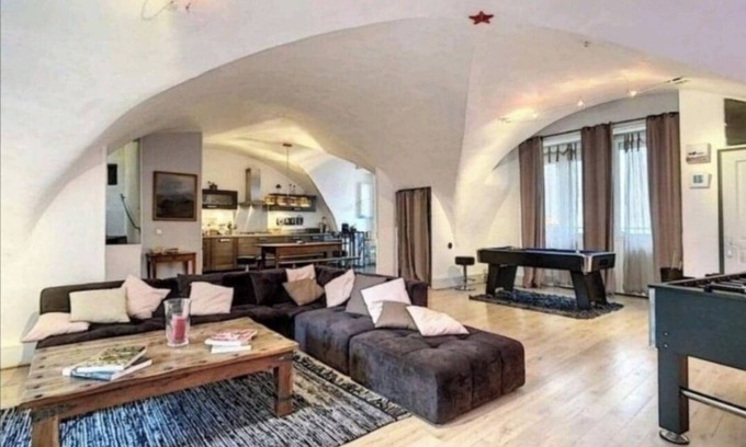 Villeneuve-de-Berg House | Large family home (260m2) with swimming pool