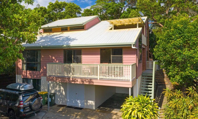 Point Lookout House | Large family beach house walking distance to shops, beaches and hotel.