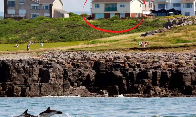 Porthcawl House | Large Family Coastal Retreat - Panoramic Views of Rest Bay, Porthcawl.