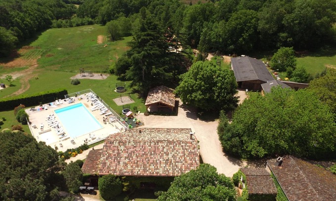 Gavaudun Cottage | Large family cottage in Holiday Resort 4* swimming pool, spa, tennis, games, bar