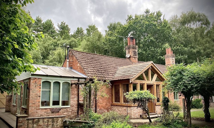 Sherwood Forest Cottage | Large family cottage nestled in Sherwood Forest