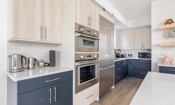 Northfield House | Large Family Home Near Airport & Wilderness Preserve