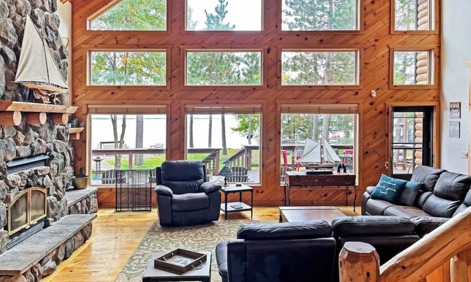 Big Bay House | Large Family Home on Petenwell Lake