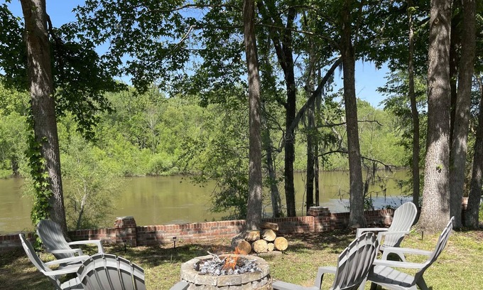 Newington House | Large Family Home on the Savannah River - Grill, Pool Table, Fire pit, and Indoo