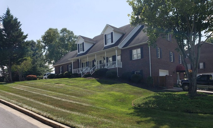 Johnson City House | Large family home with all the bells and whistles!