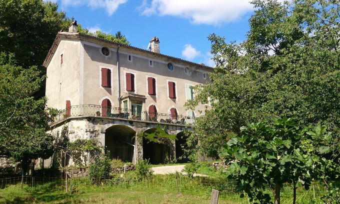 Genolhac Cottage | Large family house sleeps 16 in the heart of a beautiful medieval village