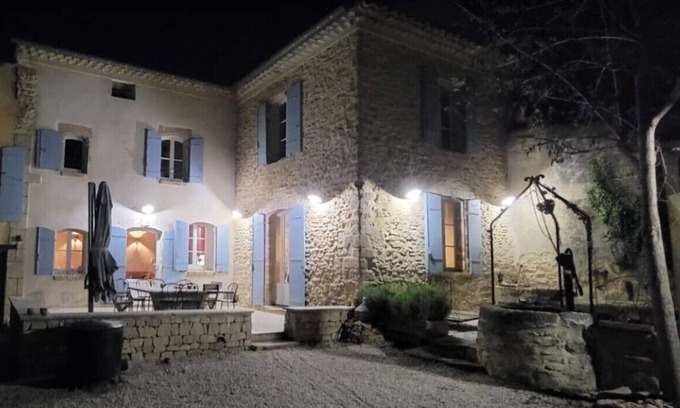 Chateauneuf-du-Pape Other | Large farmhouse with swimming pool amidst the vineyards of Châteauneuf-du-Pape