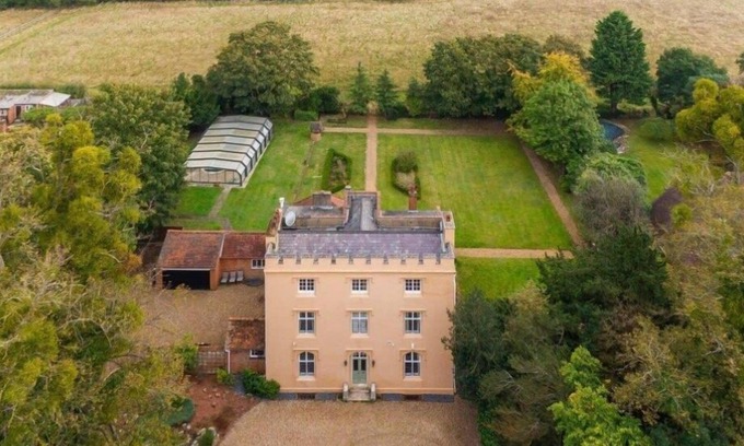 Stoke Poges House | Large Georgian Manor, Heated Private Swimming Pool