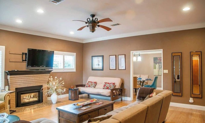 Visalia House | Large Groups-Seq Parks Coast Wineries Skiing