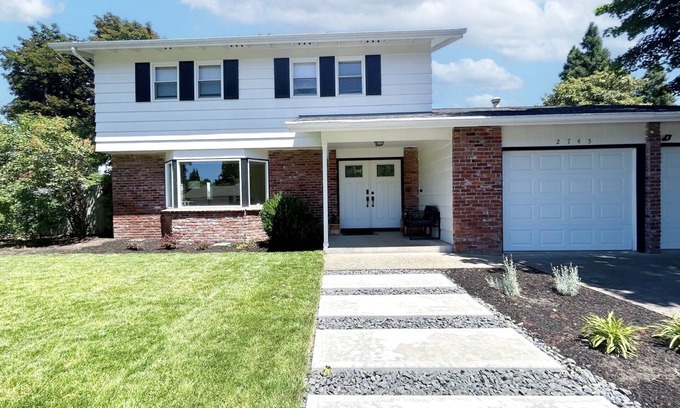 Eugene House | Large Home - 2200 Sq. Ft. - Near Campus - Hot Tub!