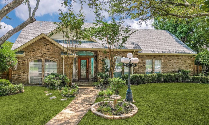 Garland House | Large Home 3Beds + 1 Studio with 2.5 Bath, New Renovation Nicely One Story Home