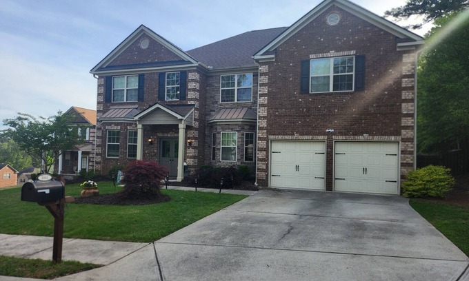 Evans House | Large home available for Masters